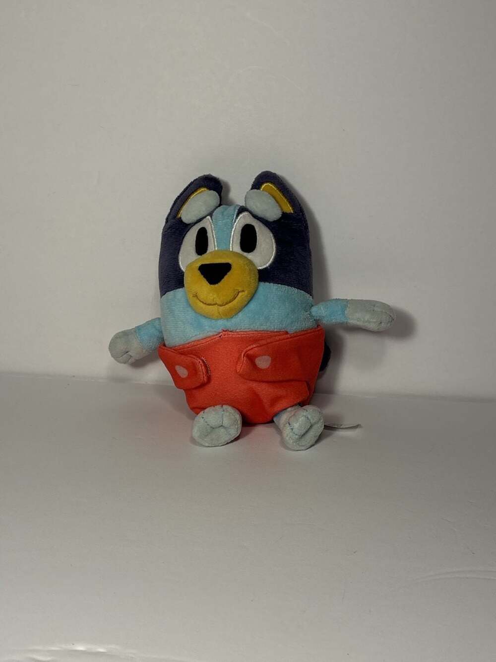 Moose Toys Bluey & Friends Baby Bluey 8-Inch Plush Toy with Diaper